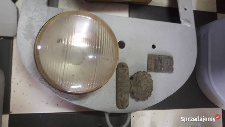 Ciągnik Dzik 2 z przyczepą w trakcie remontu Puszczykowo