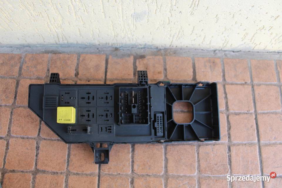 SKRZYNKA BEZPIECZNIKÓW OPEL VECTRA C 19 CDTI