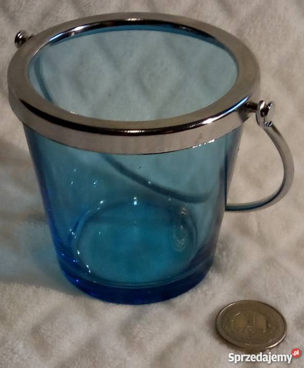 Niebieskawy szklany świecznik z metalową „opaską” (Szkło)