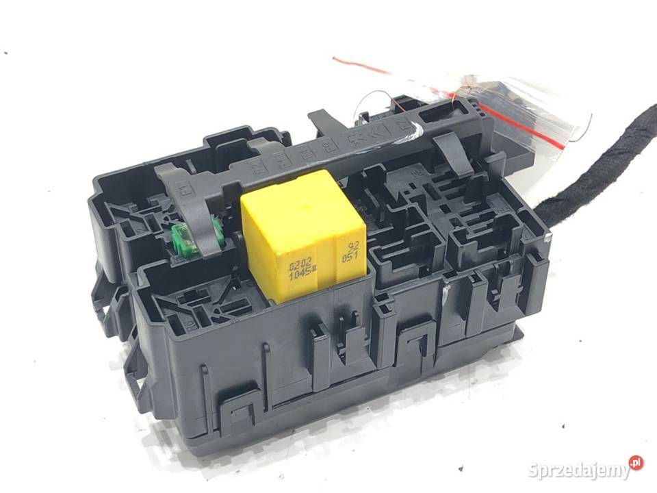 SKRZYNKA BEZPIECZNIKÓW OPEL CORSA F Hatchback 12 osobowe