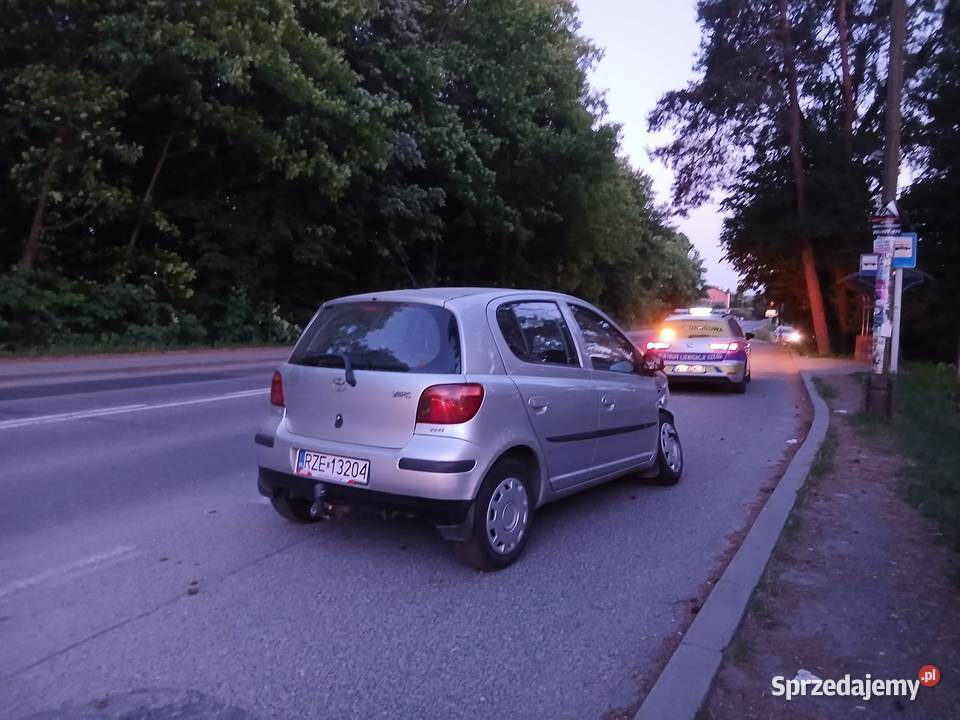 Toyota Yaris I 2003r 10 1E7 Uszkodzona 230580km sprzedam