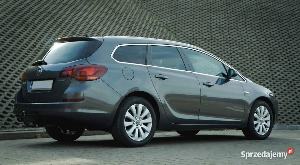 Piękny Opel Astra J Sports Tourer Turbo brązowy
