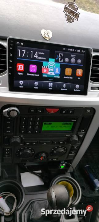 Land Rover Discovery 3 srebrny Pastewnik