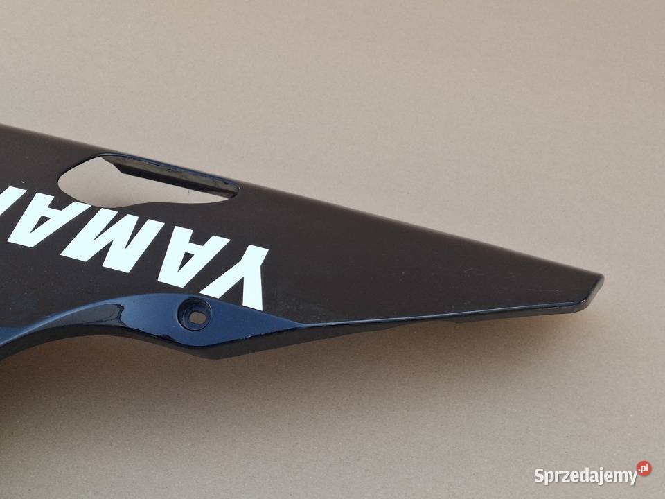 YAMAHA R1 0001 PŁUG PRAWY OWIEWKA BOCZEK OSŁONA Bieleń sprzedam
