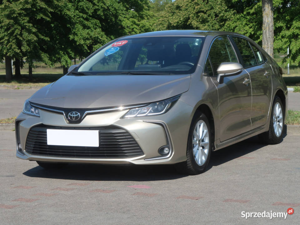 Toyota Corolla 15 VVTi asystent pasa ruchu Samochody osobowe Bielany Wrocławskie