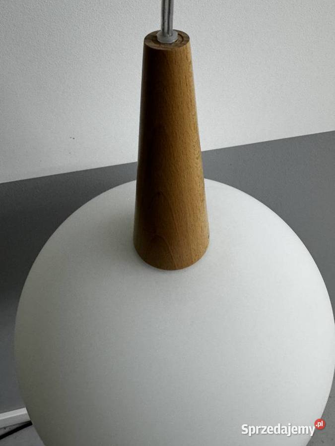 Lampa sufitowa z szklanym białym kloszem Tarnów