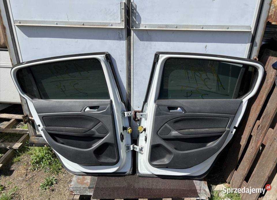 Drzwi tylne Peugeot 308 T9 HB lewe prawe KWED osobowe Części samochodowe Kielce