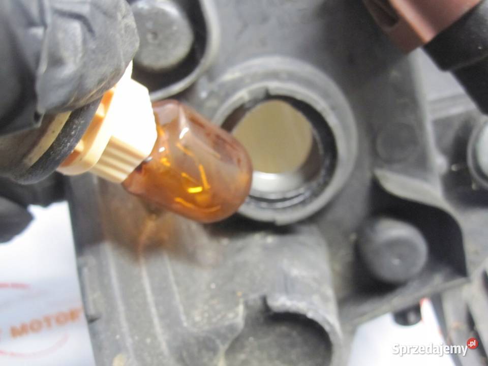 OUTLANDER II 08r lampa prawy przód ANGLIK osobowe świętokrzyskie Kielce sprzedam