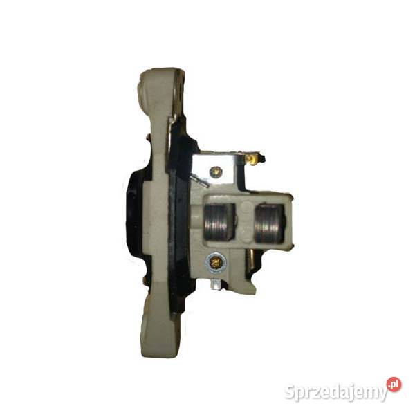 111899A1 Regulator generatora CNH