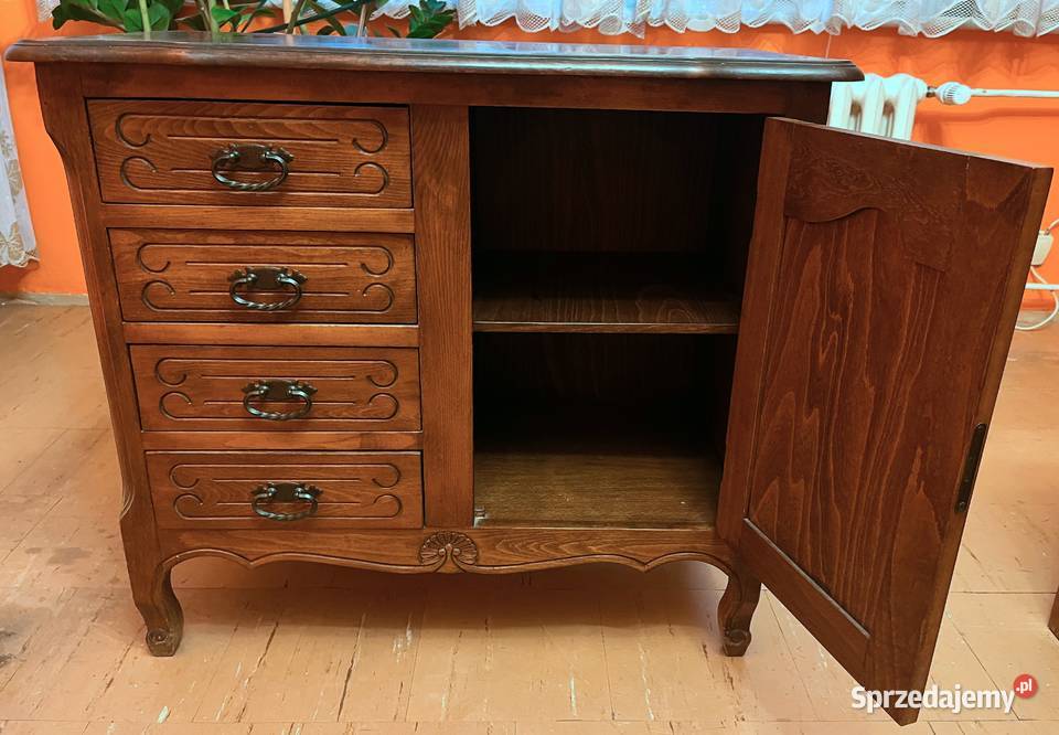 Stylowa komoda ze zdobieniami  Dębno