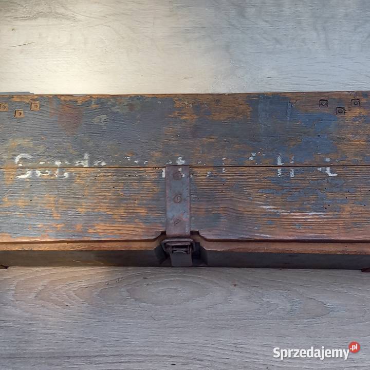Oryginalna niemiecka drewniana skrzynka na Warszawa