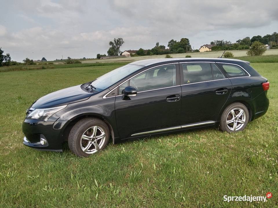 Toyota Avensis Kombi 18 benzyna gaz czarny tempomat Avensis wielkopolskie Cerekwica Nowa