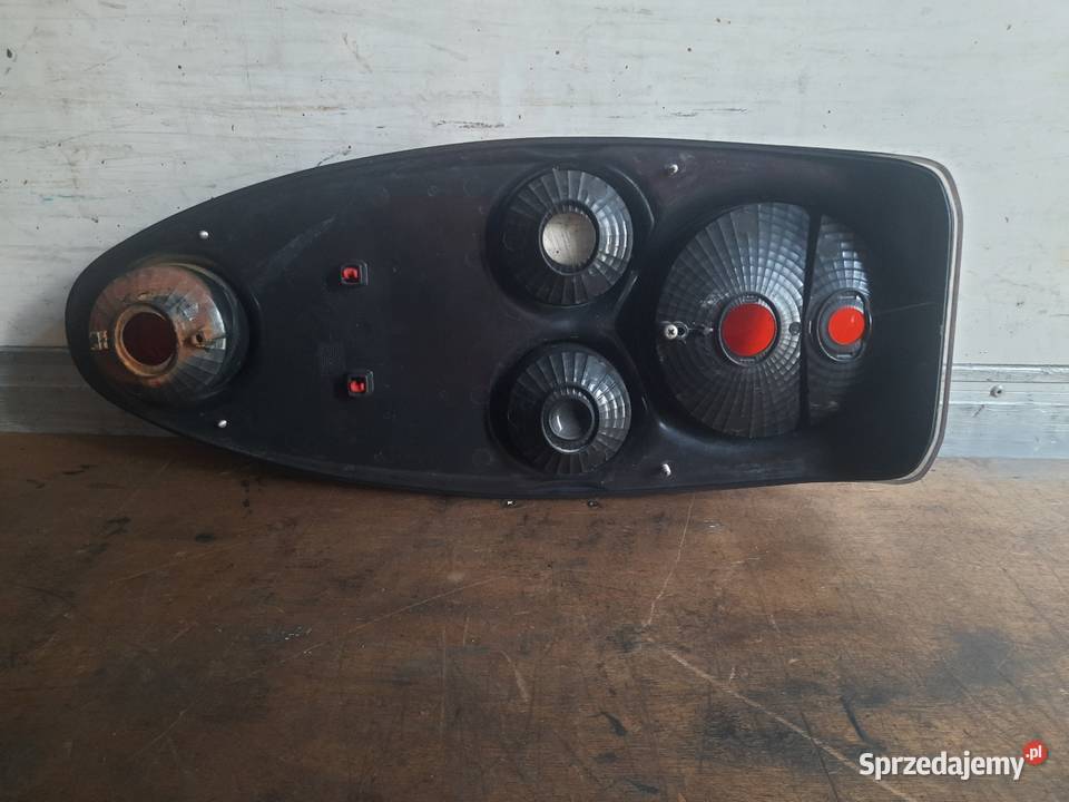 Lampa do przyczepy kempingowej kampera Skokowa
