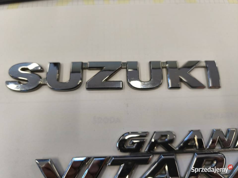 Napis SUZUKI GRAND VITARA Logo Emblemat Znaczek Dębica