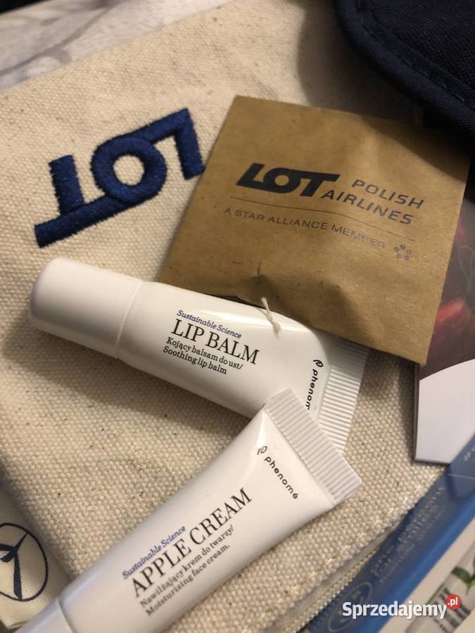 saszetka podróżna kosmetyki wygodna logo LOT Dodatki Zegrze