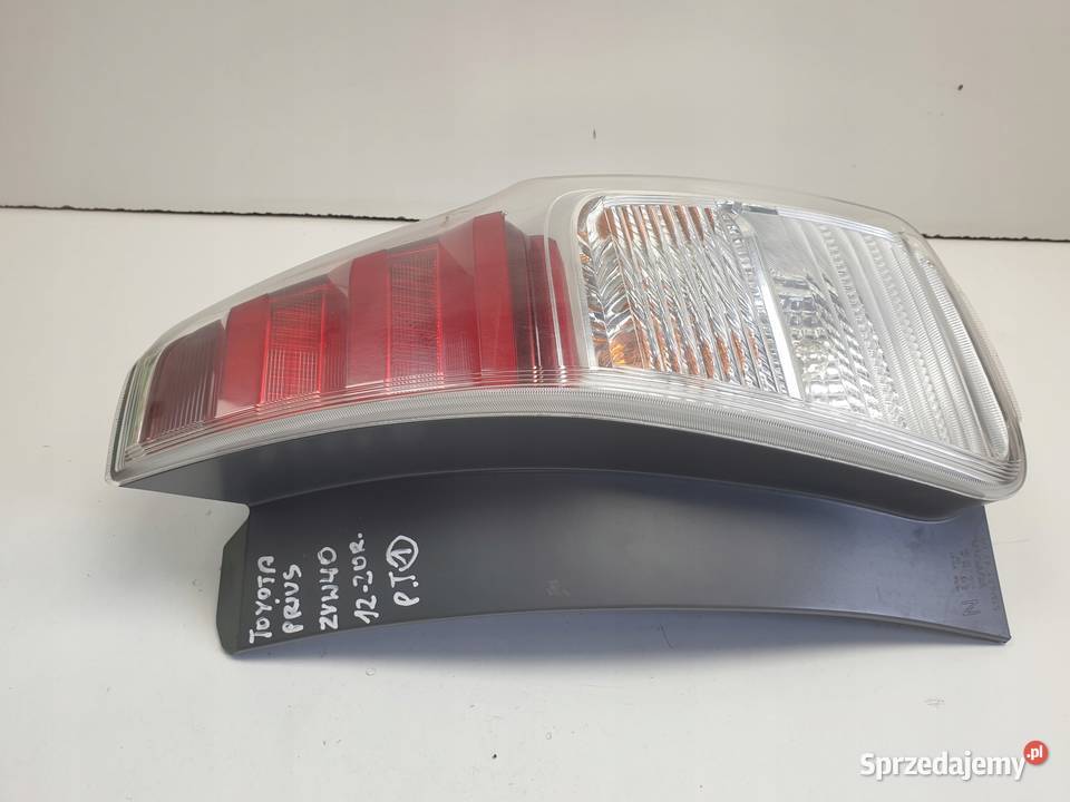 LAMPA PRAWA Toyota Prius V TYLNIA TYLNA prawy osobowe Rudka