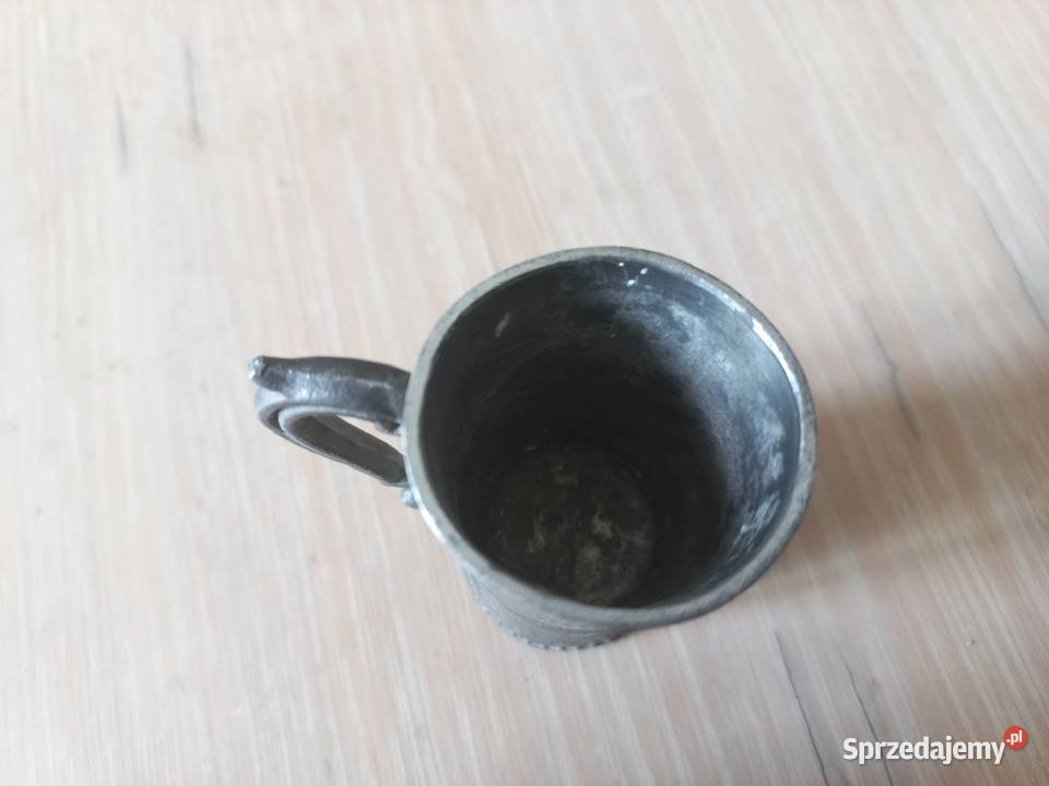 Zabytkowy ozdobny niemiecki mini kufel cynowy Piastów
