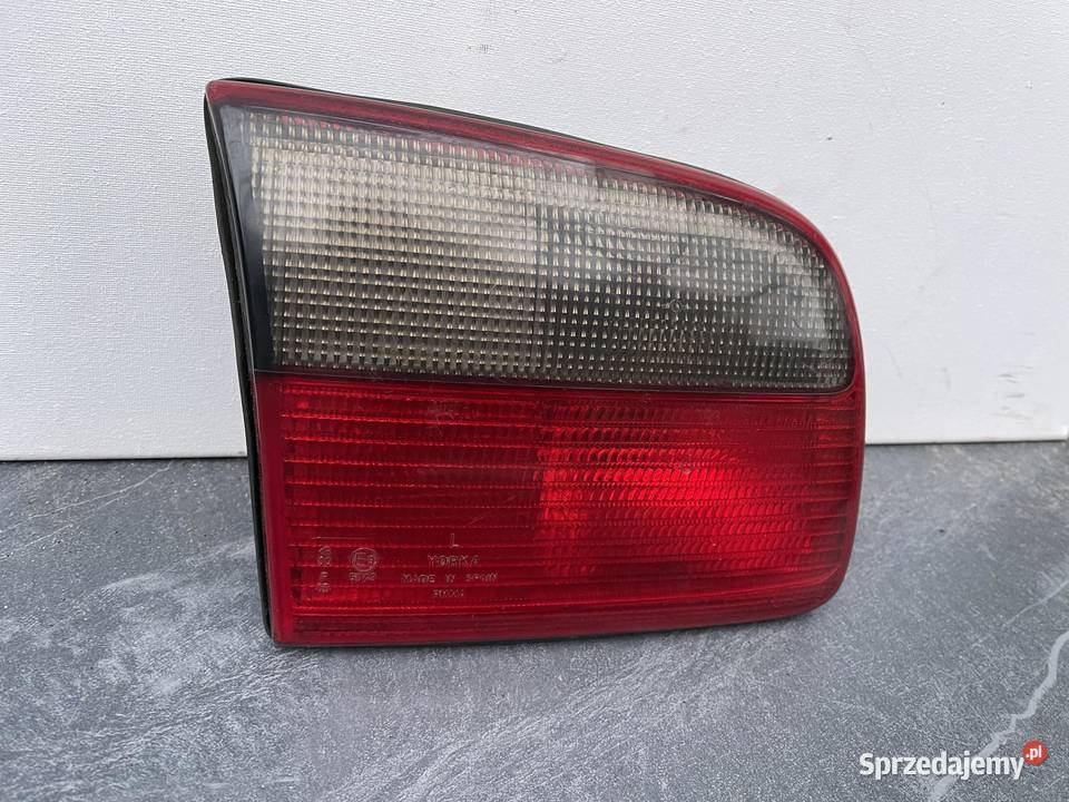 OPEL OMEGA B SEDAN LEWA LAMPA W KLAPĘ Ostroróg