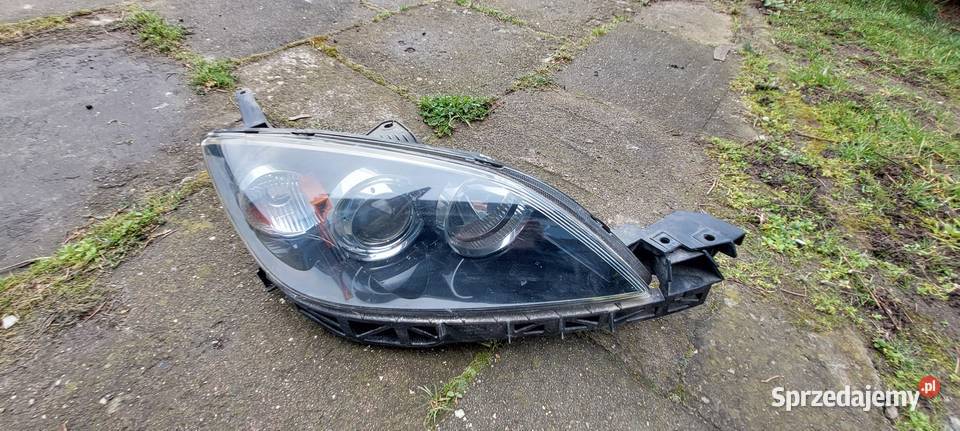 Mazda3 Mazda 3 2003 2005 lampa prawa HB z listwą Byków
