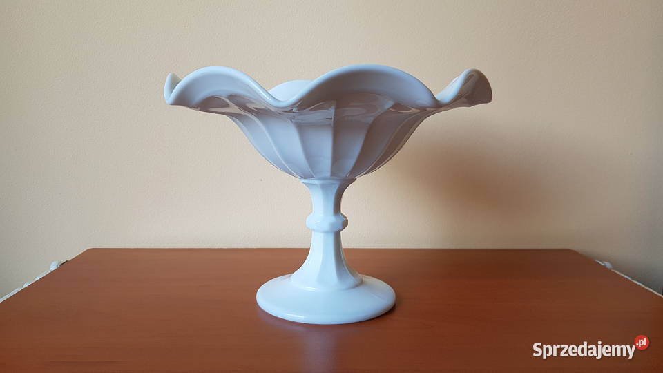 Szklana patera owocarka lattimo z falbanką Porcelana i szkło