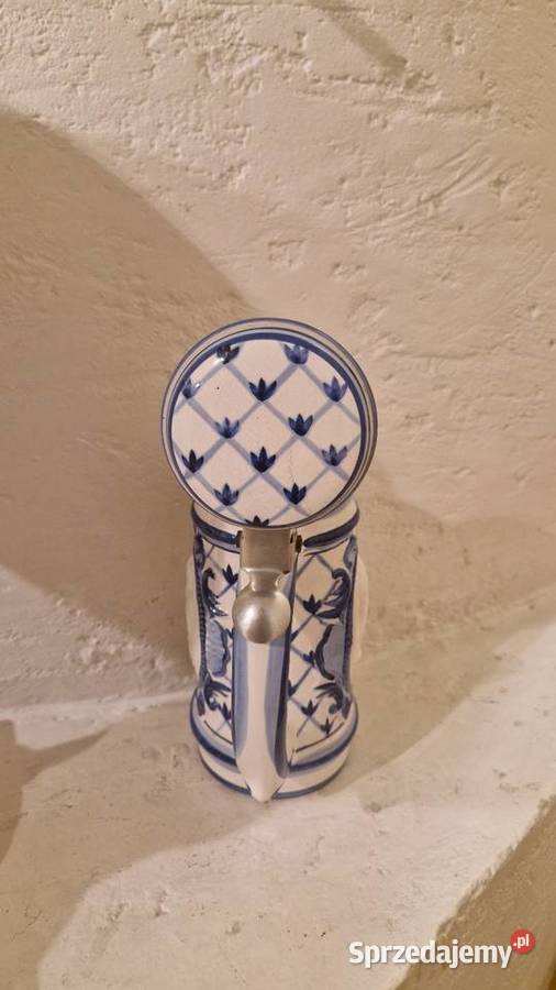 Stary kufel z ceramiki z kobaltowym ręcznie Lublin