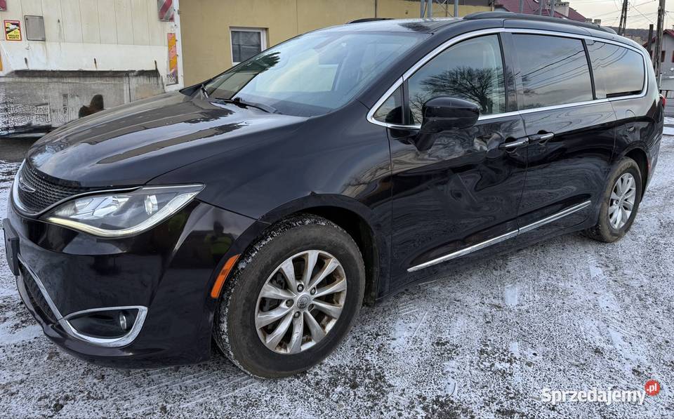 Chrysler Pacifica 36 Rok produkcji 2017 Węgrzce