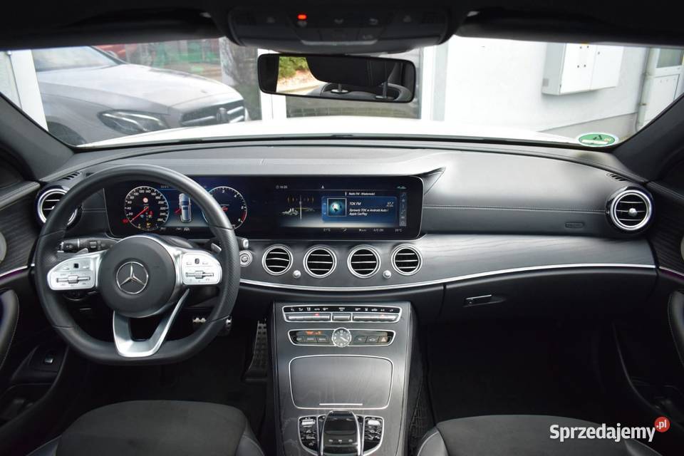 Mercedes E220d 4 matic AMG biała perła 4/5 Motoryzacja wielkopolskie