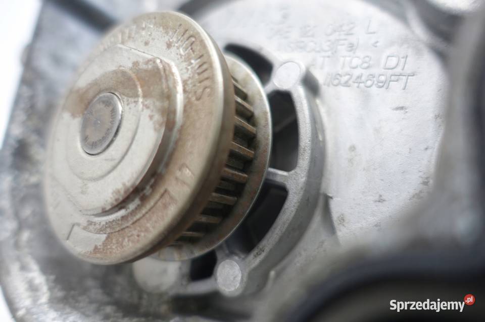 Seat Ibiza V 10 TSI POMPA WODY 04E121042L