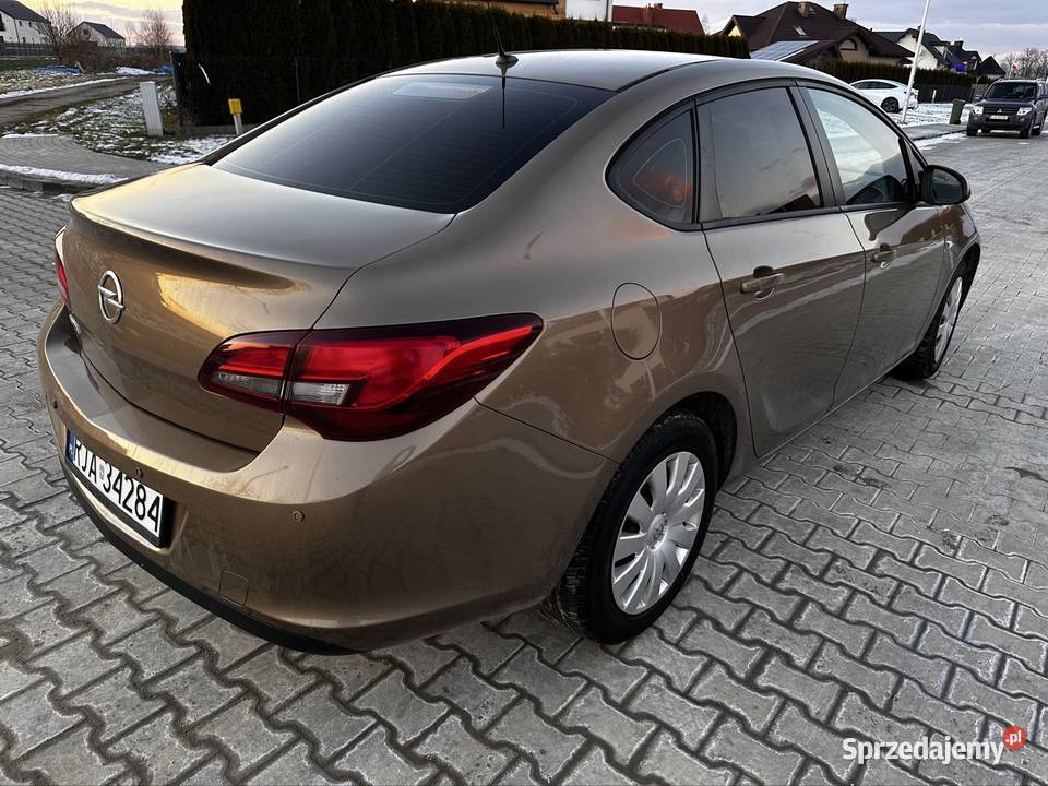 Opel Astra J Sedan 16 b LPG