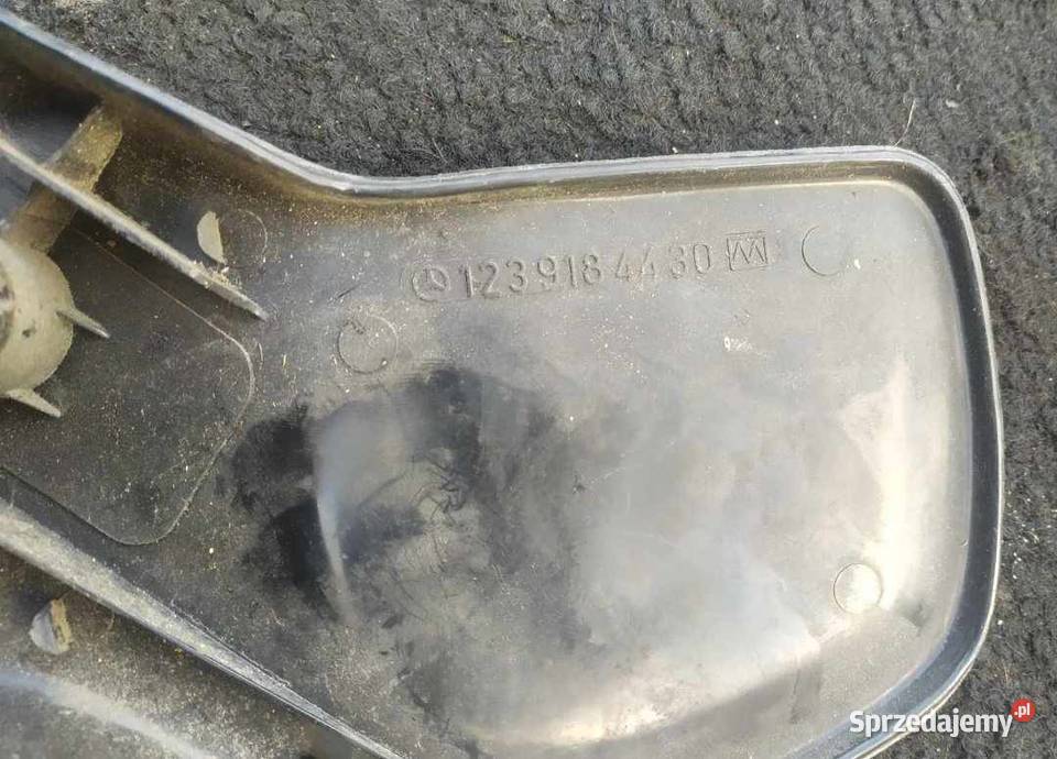 MercedesBenz W123 1984 Plastik osłona fotela osobowe dolnośląskie Łagiewniki sprzedam