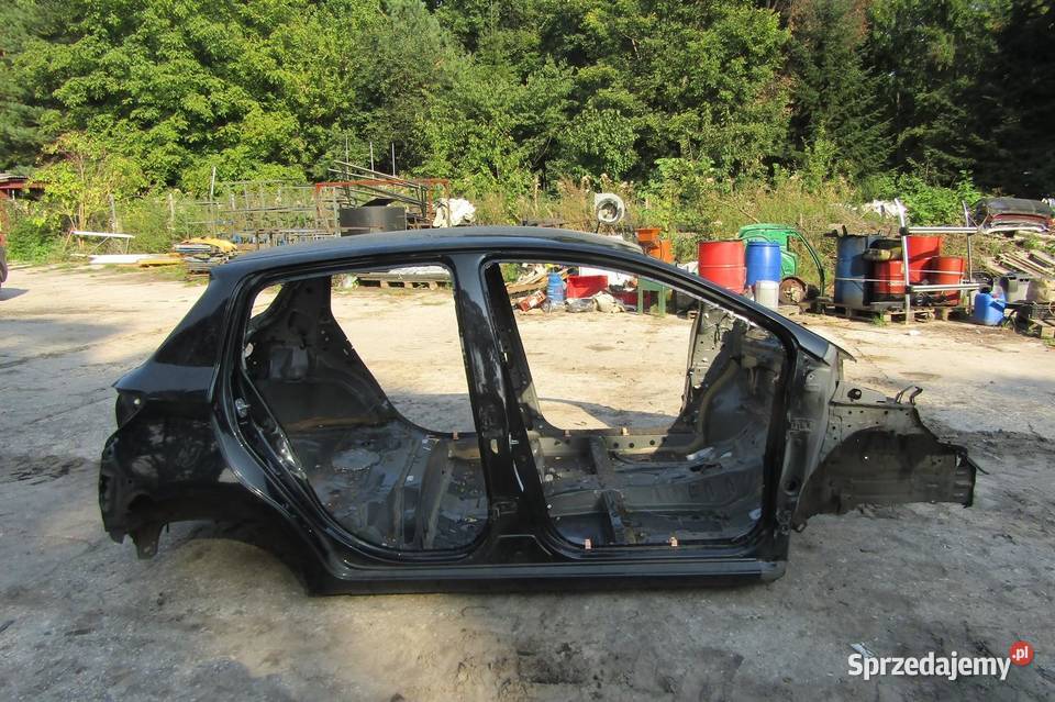 PRÓG SŁUPEK PRAWY BOK 209 TOYOTA YARIS III