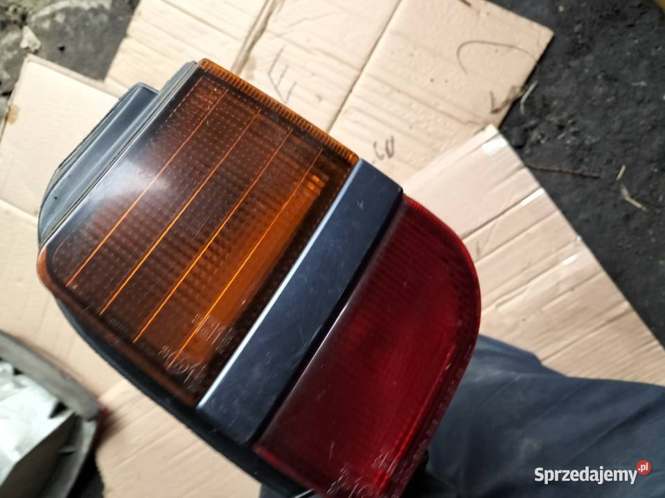 LAMPA TYLNA PRAWA MITSUBISHI SPACE WAGON Prawe Kamień-Kolonia
