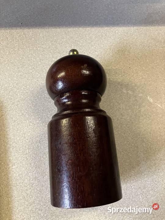 Drewniany młynek do pieprzu Jawor