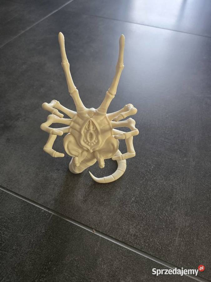 Niezwykle realistyczny stojak na telefon