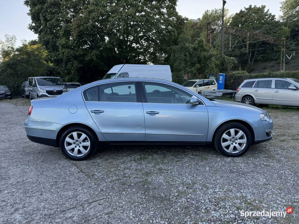 Volkswagen Passat niebieski Szczecin