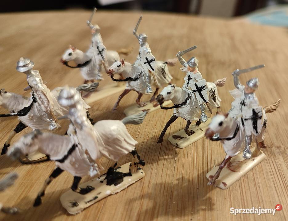 Żołnierzyki miniatury Krzyżaków Pozostałe sprzedam