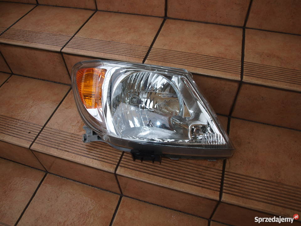 Toyota Hilux Lampa prawa 2005 2012r europa