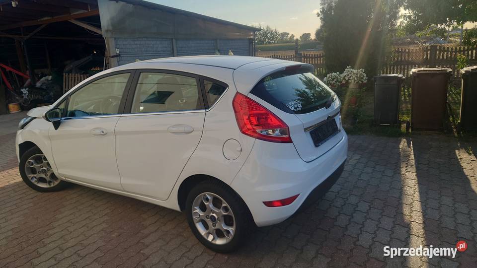 Ford fiesta 125 benzyna titanium mały przebieg Konin