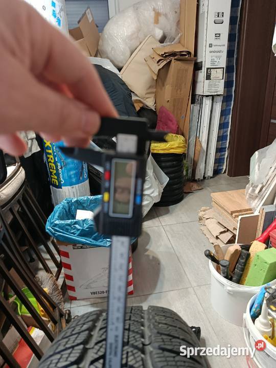 Opony zimowe Pirelli Scorpion Winter 215 65 Xl 65 Roczyny sprzedam