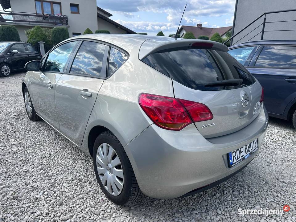 Opel Astra J 16 Benzyna Gaz Zarejestrowany w Polsce Ładna