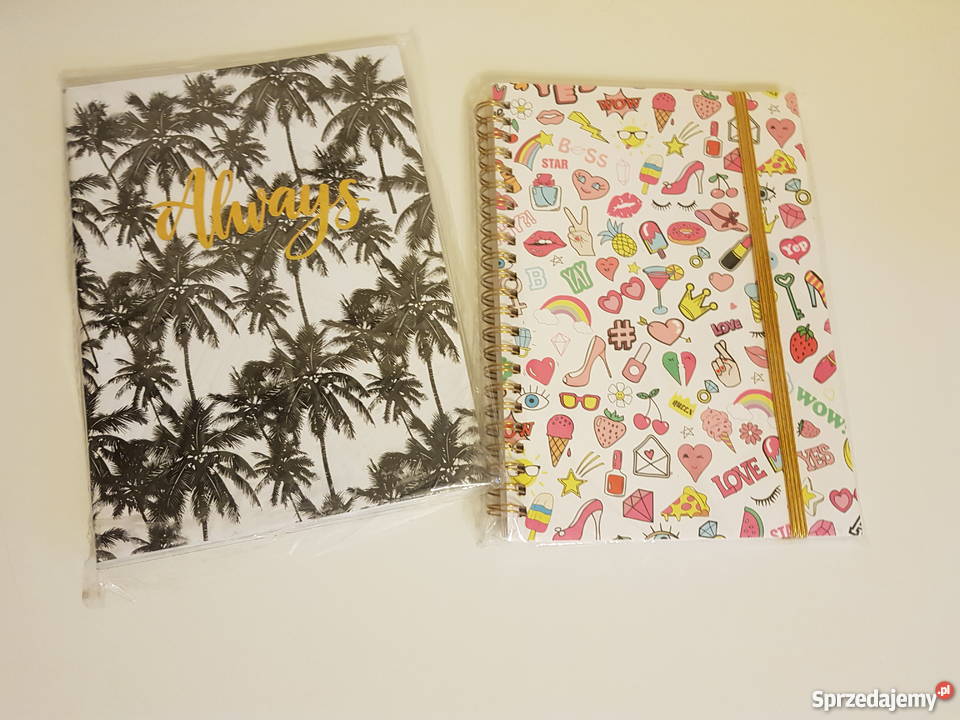 Zestaw nowych zeszytów notatniki