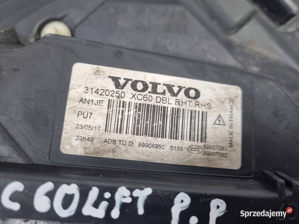 Volvo XC60 1317r LIFT PRZEDNIA LAMPA PRAWA PRAWY Janów