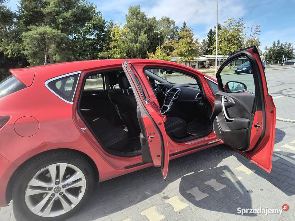 Opel astra j 2010 16 180 turbo mały przebieg radio świętokrzyskie Kielce