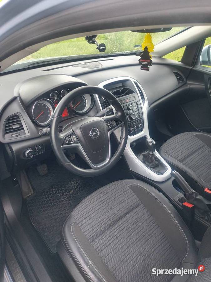 Astra j 2016 16 benzyna 178 000 przebieg Astra