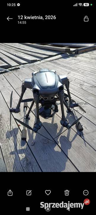 Duże profesjonalny dron lekko uszkodzony