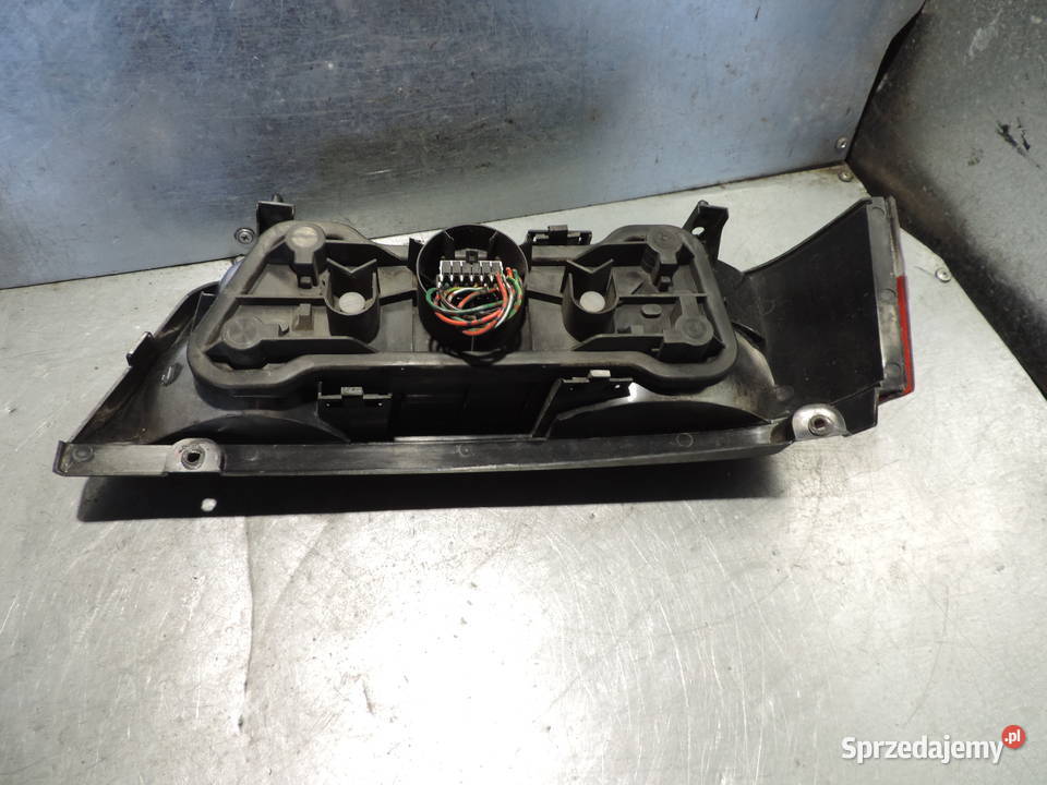 LAMPA PRAWA TYLNA TYŁ SUZUKI SWIFT 2 HB
