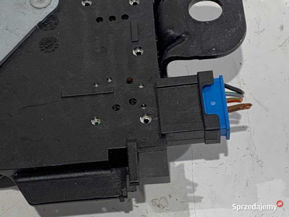 ZAMEK KLAPY TYŁ BMW F39 Crossover 7464415 osobowe