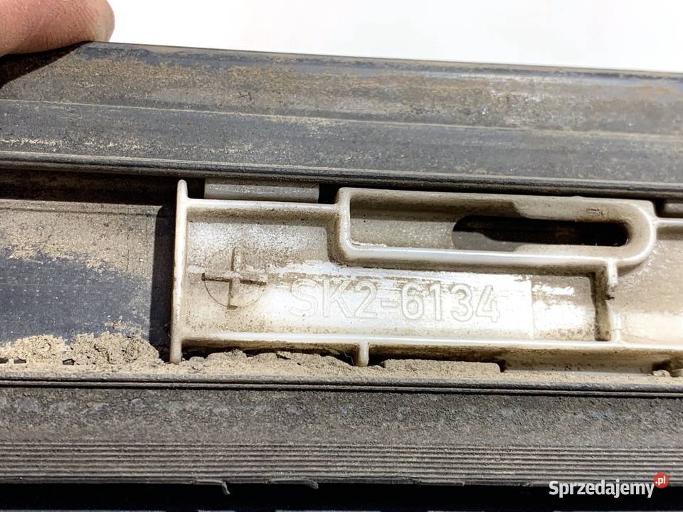 LISTWA DRZWI PRAWY PRZÓD AUDI A6 C6 Kombi 0411