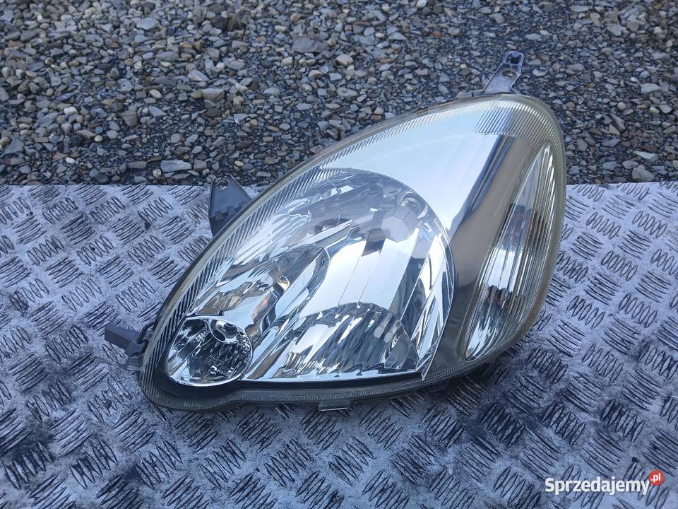 Lampa lewa przód przednia Toyota Yaris I lift EU Radłów