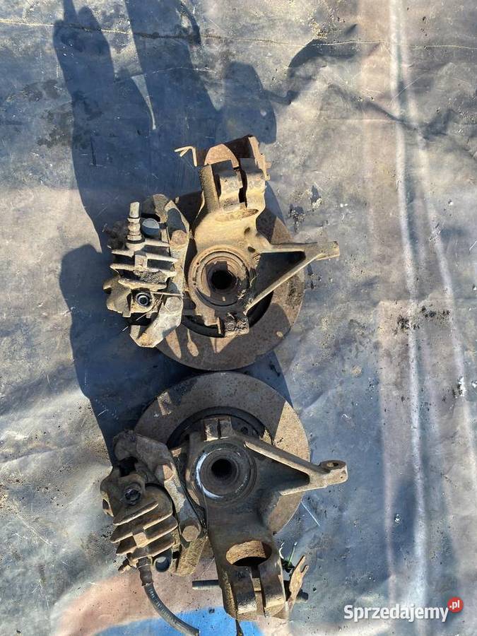 Komplet przednich zwrotnic Peugeot 306 19 Diesel Zwrotnice